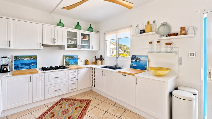 Cocina con salida a la terraza